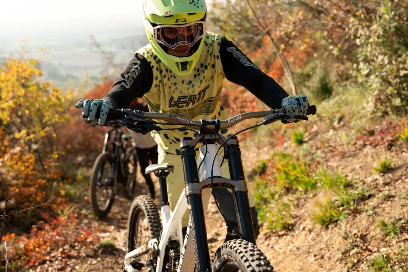 EXT Vaia Inverted Downhill Fork (170mm to 200mm Travel) EXT Suspension