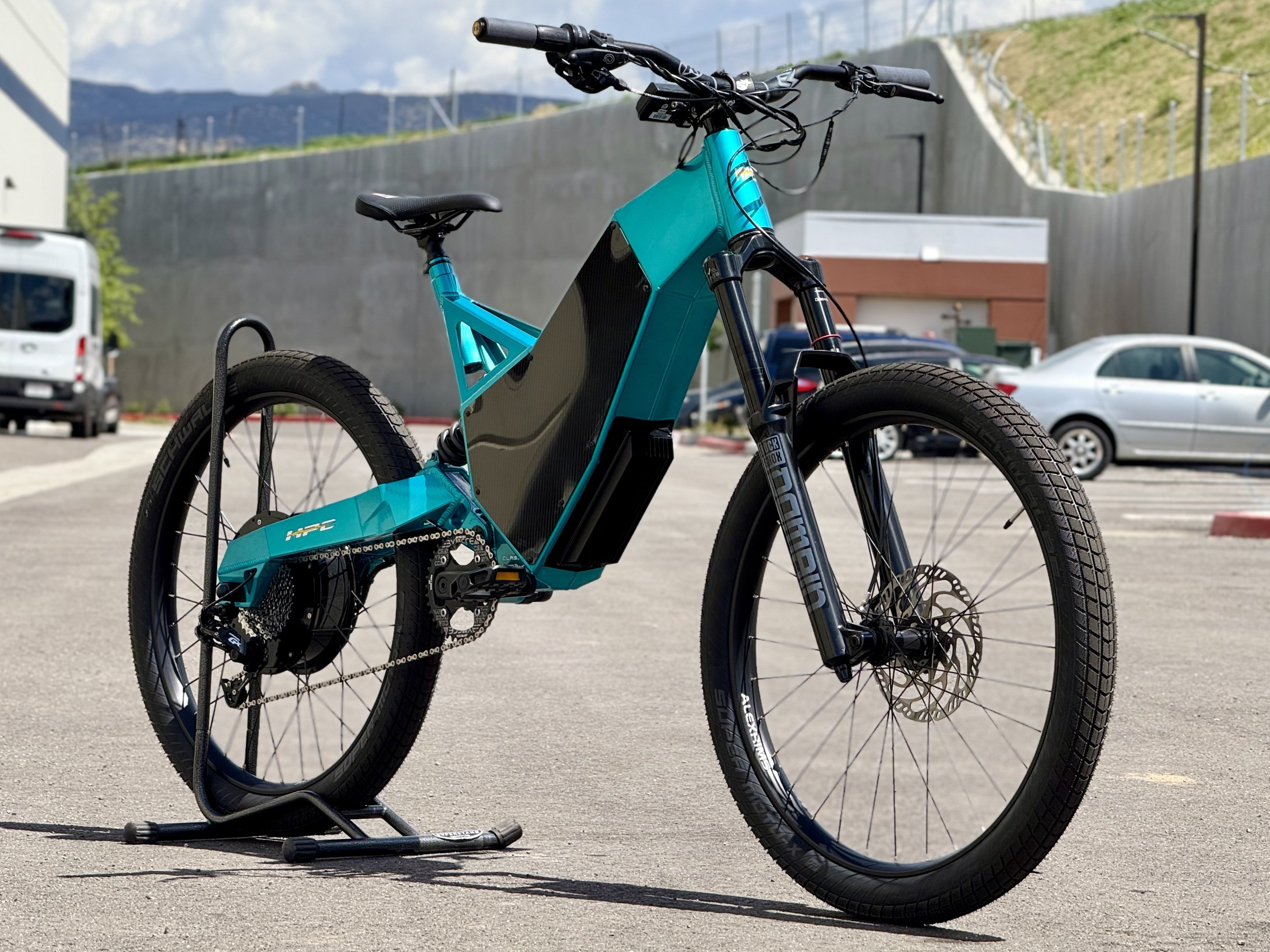 SPECIAL! 8000W Revolution (100 Mile Range / Custom Street Package)